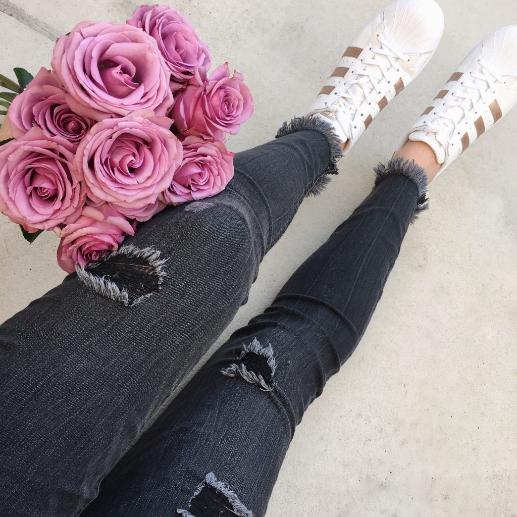 march instagram round up, liketoknow.it, instagram outfits, gray frayed jeans